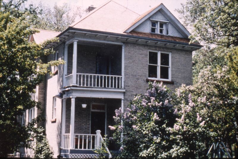 File:Caron House after being renovated, Charleswood, Winnipeg, Manitoba, 1982.jpg