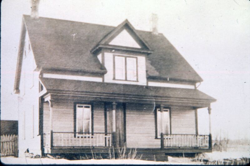 File:Exterior view of the La Fleche home, Charleswood, Winnipeg, Manitoba-2.jpg