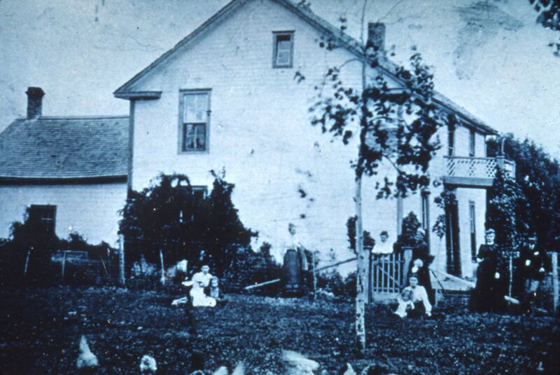 File:Exterior view of the home of Mr. Hall, Lot Nr1, Headingley, Manitoba.jpg