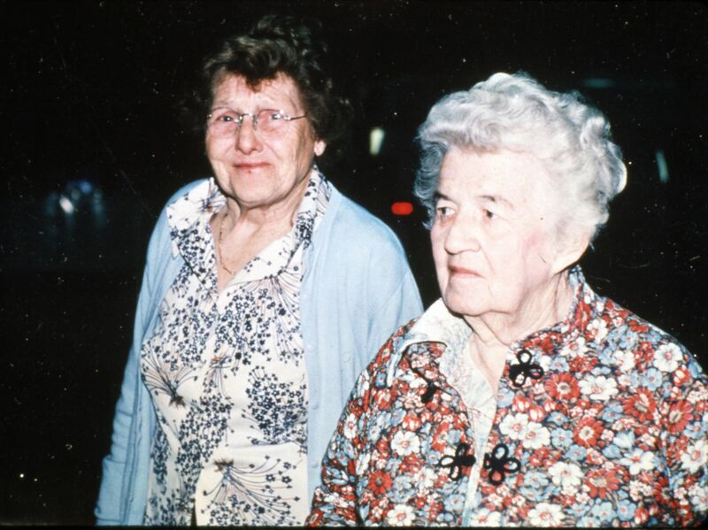 File:Lillian James and Gladys Bunn, early residents of Charleswood, Winnipeg, Manitoba, 1979.jpg