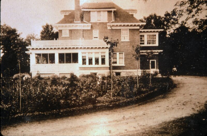 File:Exterior view of the Chapman Home, Charleswood, Winnipeg, Manitoba.jpg
