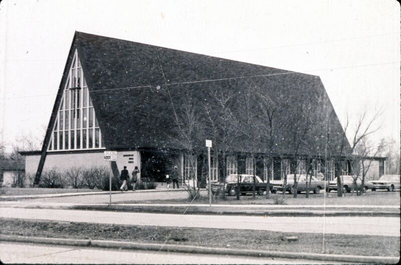 File:Charleswood United Church, Winnipeg, Manitoba.jpg