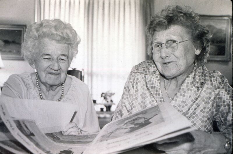 File:Gladys Bunn and Lillian James.jpg