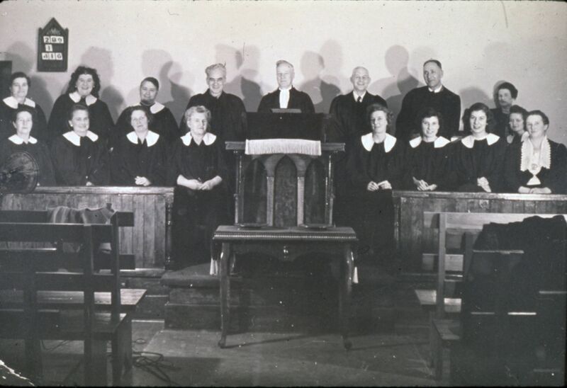File:United Church Choir inside the church in Charleswood, Winnipeg, Manitoba, 1940.jpg
