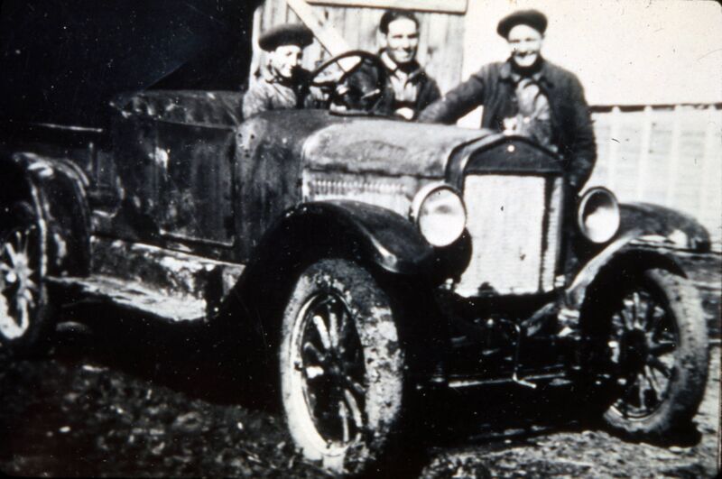 File:Fraser boys with automobile.jpg